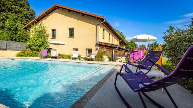 L’Auberge Bressane de Buellas dans l’Ain Piscine