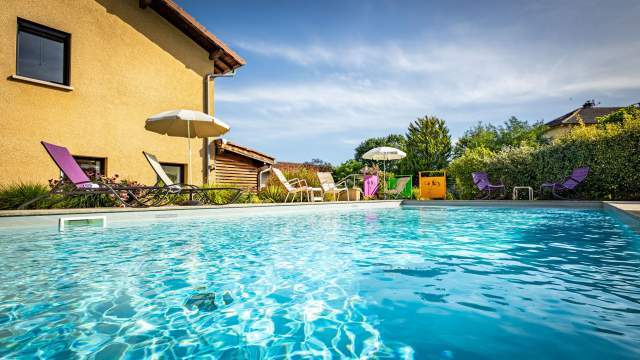 L’Auberge Bressane de Buellas dans l’Ain Piscine